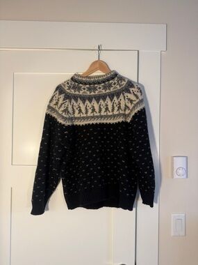 Eddie Bauer Black and Cream Nordic Crewneck Sweater